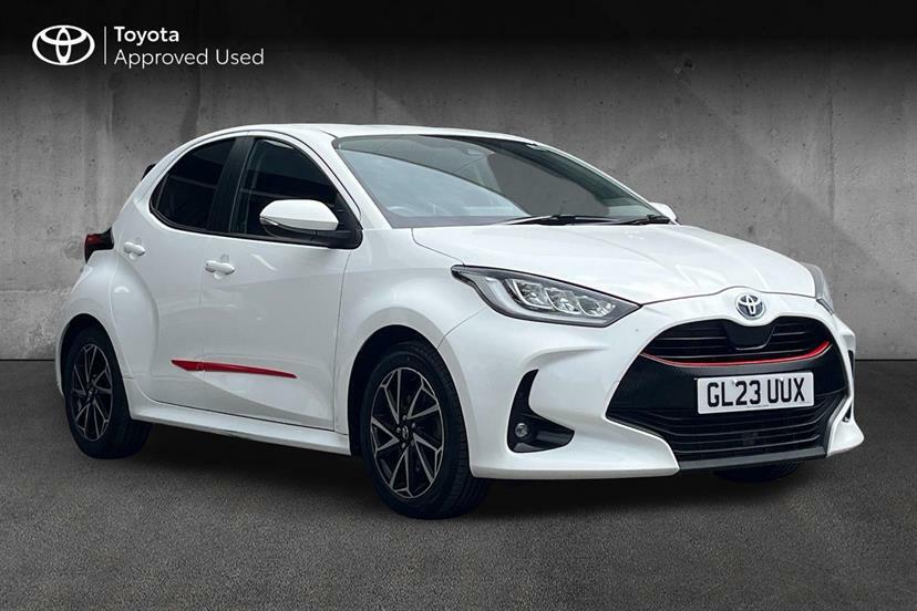 Toyota Yaris 1.5 Hybrid Design Cvt White
