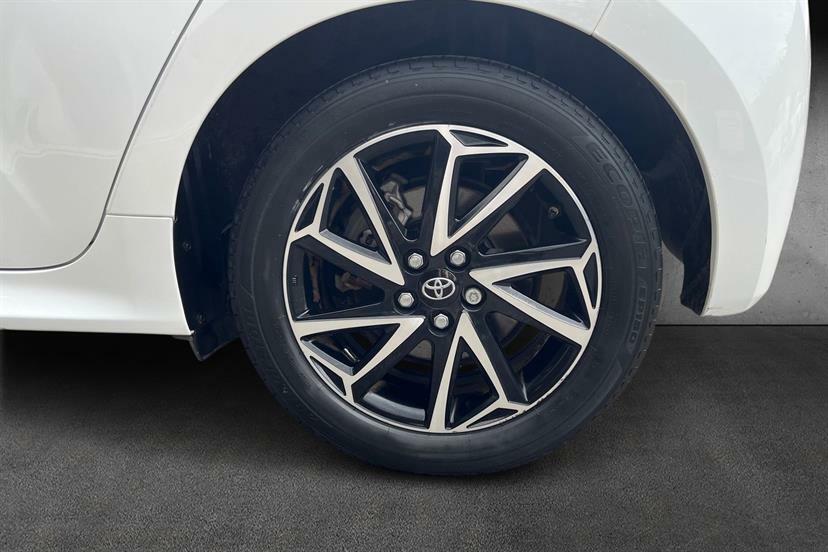 Toyota Yaris 1.5 Hybrid Design Cvt White #4