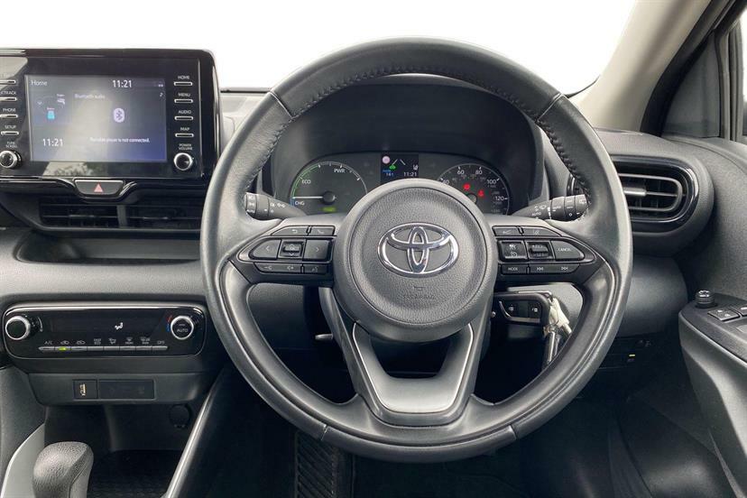 Toyota Yaris 1.5 Hybrid Icon Cvt White #6