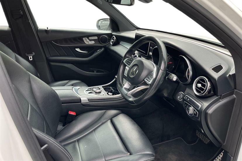 Mercedes-Benz GLC Class 250 4Matic Amg Line Premium 9G-tronic White #4