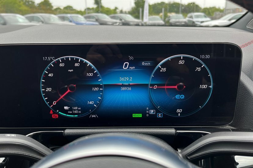 Mercedes-Benz EQA Eqa 300 66.5Kwh Amg Line SN22OTJ Red #6
