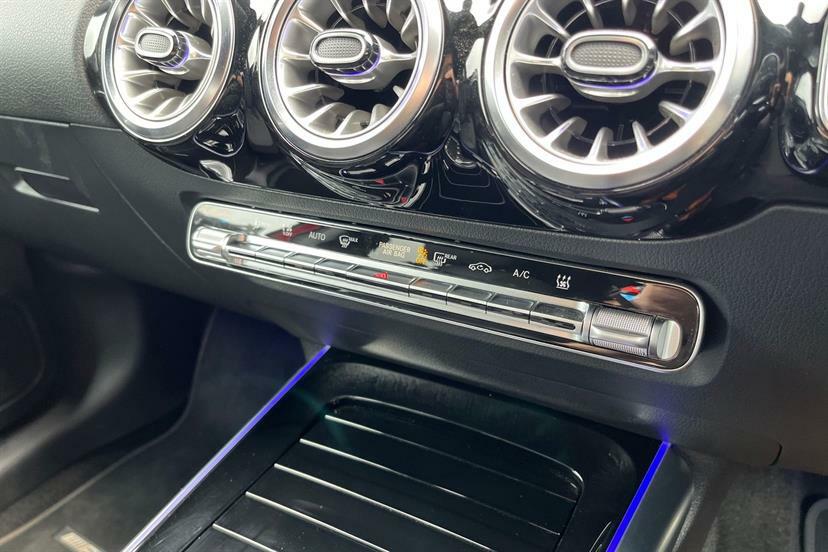 Mercedes-Benz EQA Eqa 300 4Matic Amg Line 226 Bhp White #36
