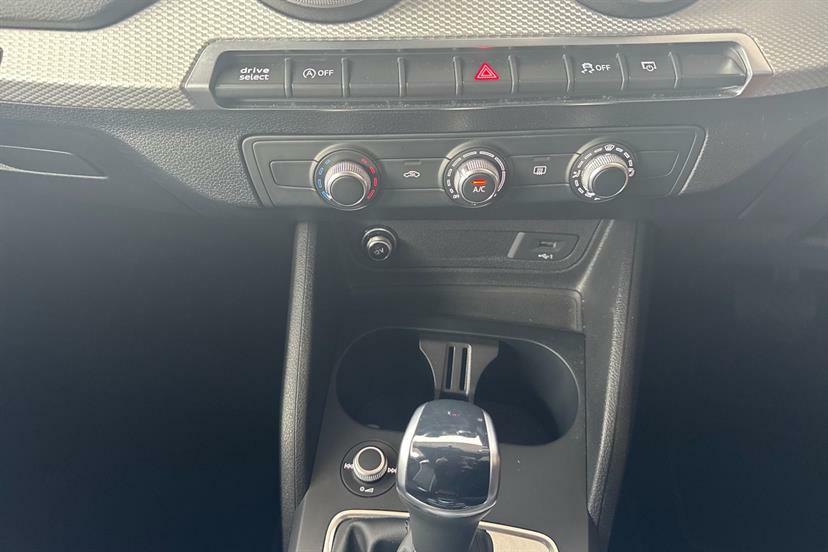 Audi Q2 35 Tfsi Black Edition 2024 Black #19