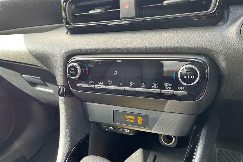 Toyota Yaris Hatchback Grey #25