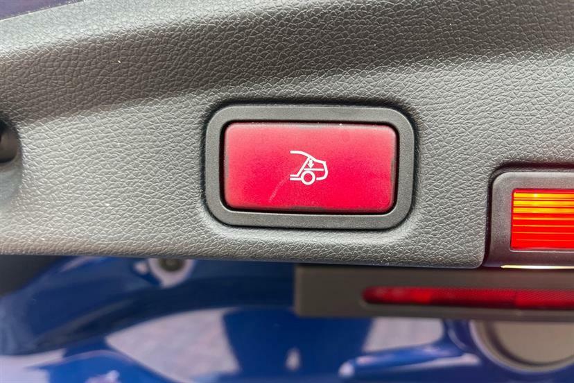 Mercedes-Benz E Class E220d Amg Line Premium 9G-tronic Blue #38