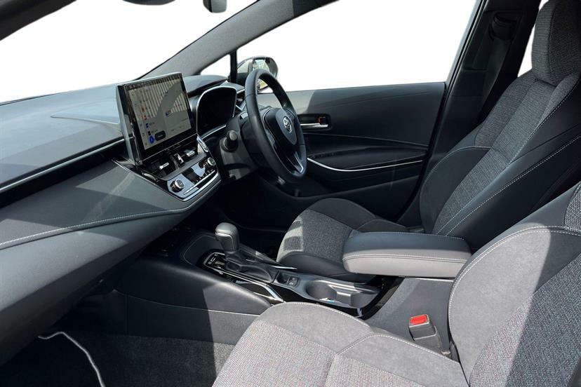 Toyota Corolla 1.8 Hybrid Design Cvt  #2