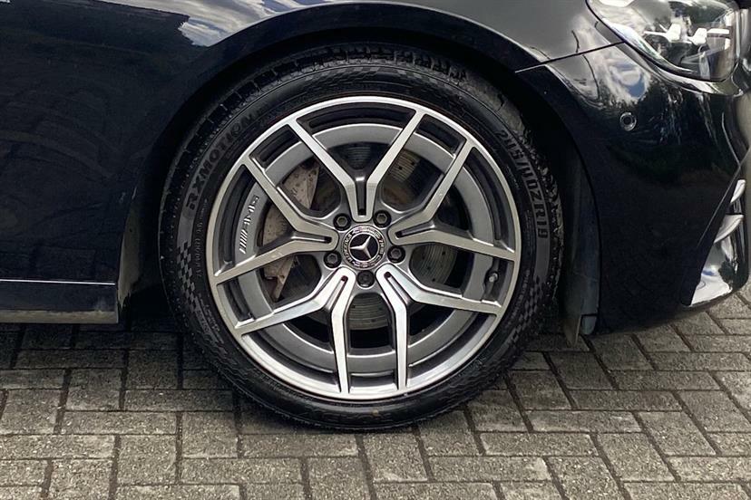 Mercedes-Benz E Class E220d 200 Amg Line Premium 9G-tronic Black #4