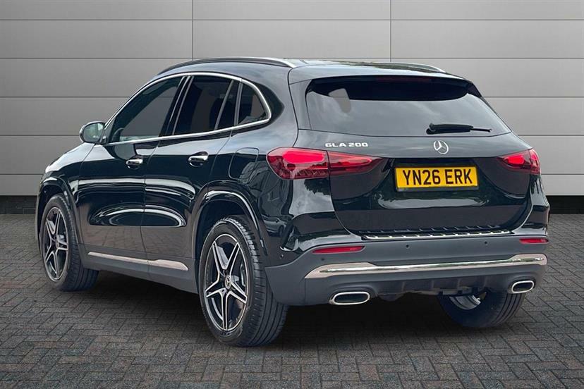 Mercedes-Benz GLA Class 200 Amg Line Executive Black #2
