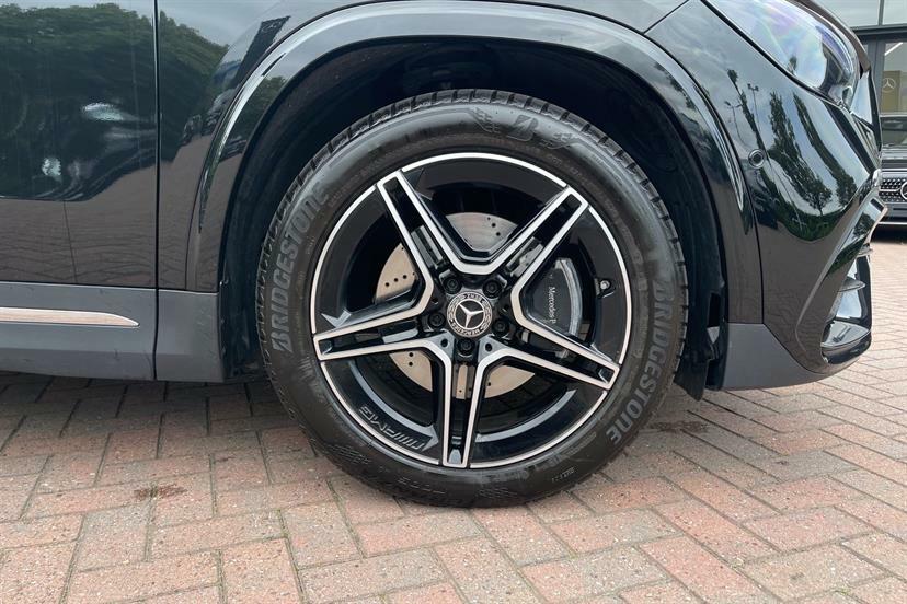 Mercedes-Benz GLA Class 200 Amg Line Executive Black #4