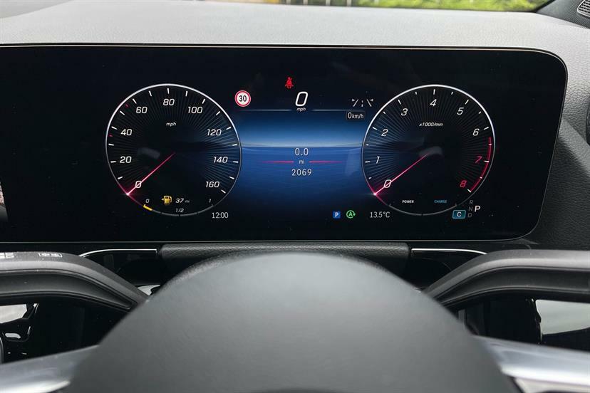 Mercedes-Benz GLA Class 200 Amg Line Executive Black #6