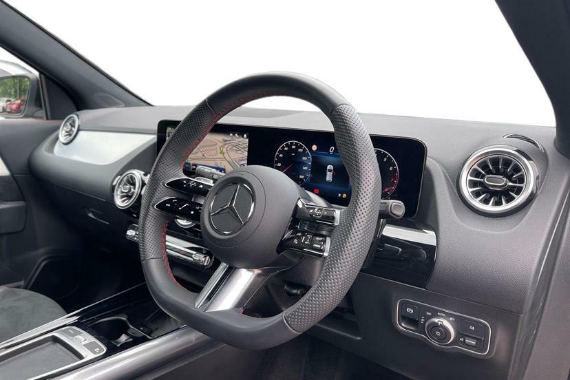 Mercedes-Benz GLA Class 200 Amg Line Executive Black #5