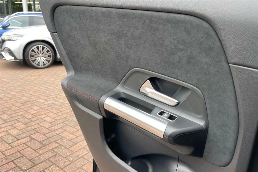 Mercedes-Benz GLA Class Amg Line Silver #37