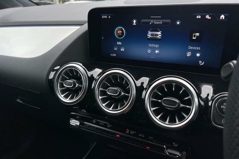 Mercedes-Benz GLA Class Amg Line Silver #15