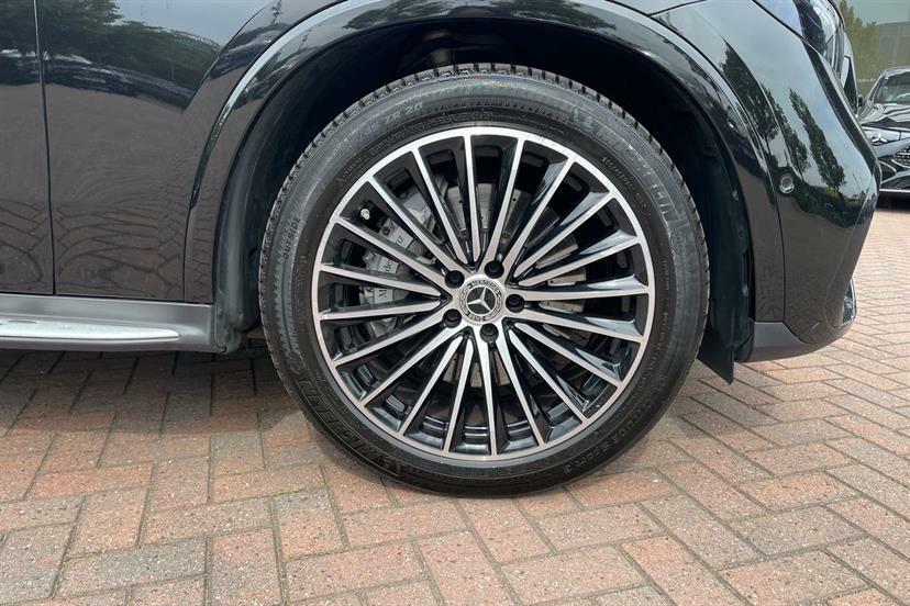 Mercedes-Benz GLC Class Glc 300 4Matic Amg Line Prem Plus 9G-tronic Black #4