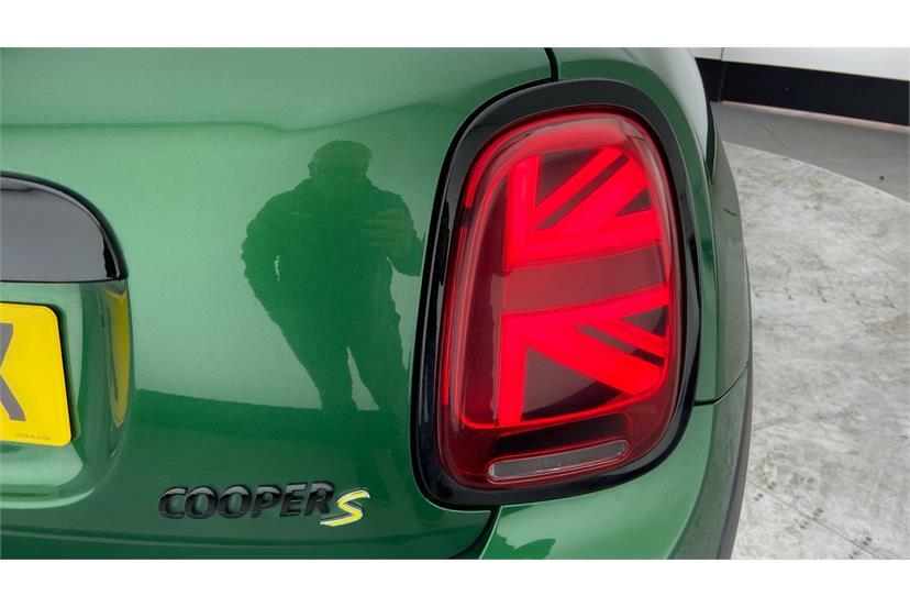 Mini Hatch 1.5 Cooper Sport Hatchback 136 Red #20