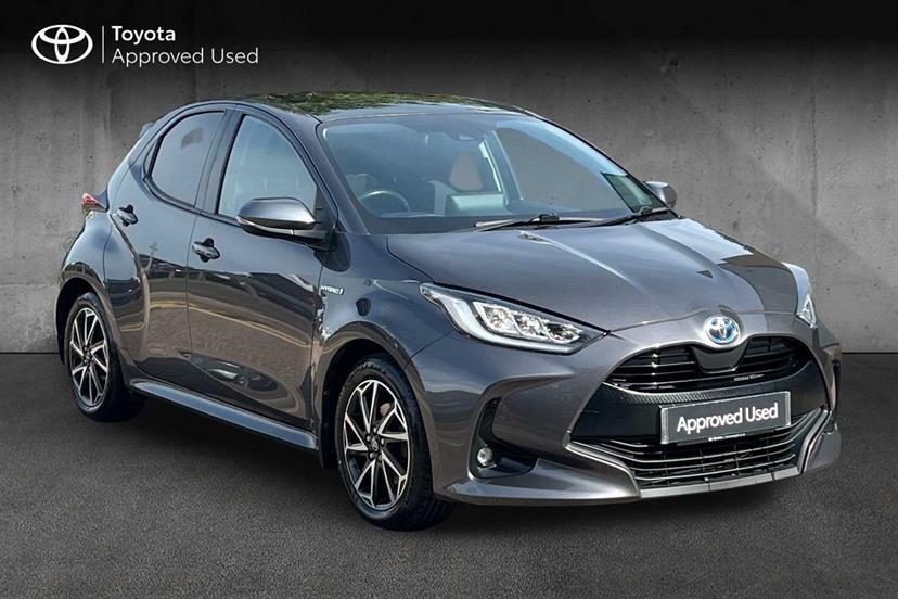 Toyota Yaris 1.5 Hybrid Design Cvt Panoramic Roof Grey