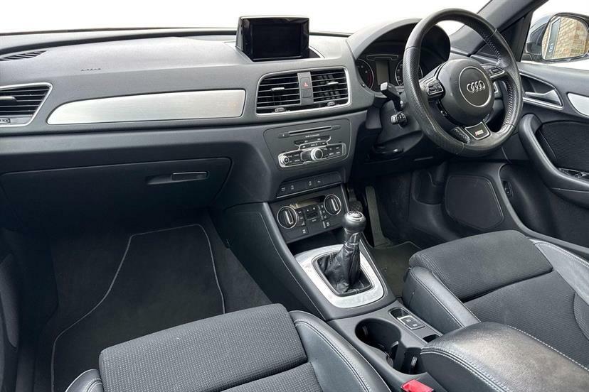 Audi Q3 1.4T Fsi S Line Edition Black #2