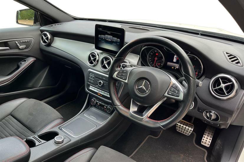 Mercedes-Benz GLA Class 200D Amg Line Premium Plus White #4