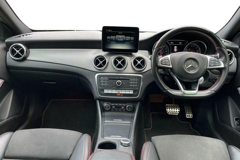 Mercedes-Benz GLA Class 200D Amg Line Premium Plus White #6