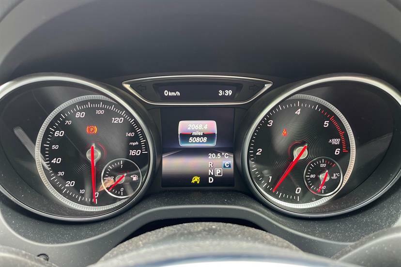 Mercedes-Benz GLA Class 200D Amg Line Premium Plus White #5