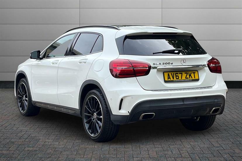 Mercedes-Benz GLA Class 200D Amg Line Premium Plus White #2