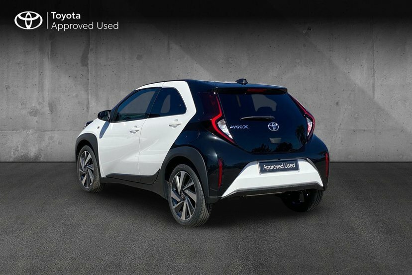 Toyota Aygo X 1.0 Vvt-i Edge Hatchback 72 Ps Black #4
