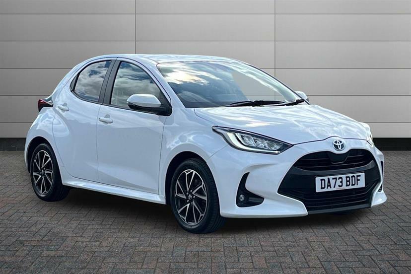 Toyota Yaris 1.5 Hybrid Design Cvt White