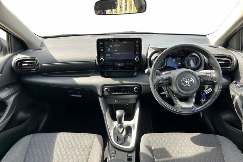 Toyota Yaris 1.5 Vvt-h Design Hatchback Hybrid E-cvt DA73BDF White #6