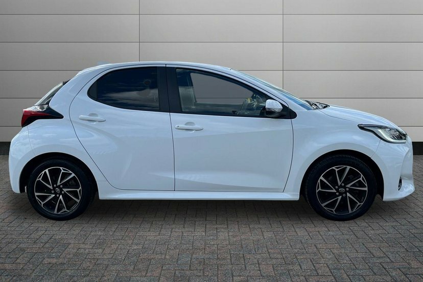 Toyota Yaris 1.5 Vvt-h Design Hatchback Hybrid E-cvt DA73BDF White #4