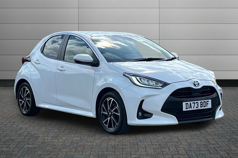 Toyota Yaris 1.5 Vvt-h Design Hatchback Hybrid E-cvt DA73BDF White