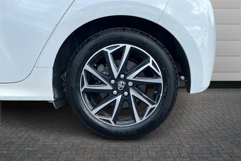 Toyota Yaris 1.5 Hybrid Design Cvt White #5