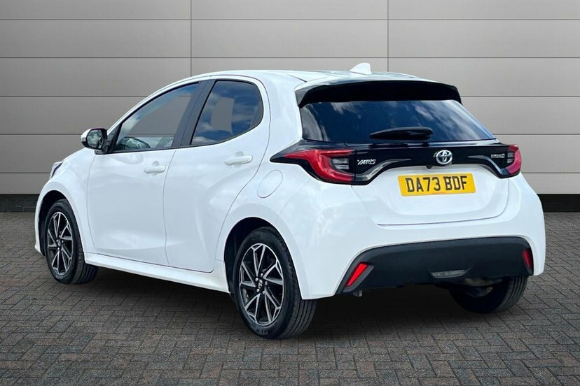 Toyota Yaris 1.5 Vvt-h Design Hatchback Hybrid E-cvt DA73BDF White #3