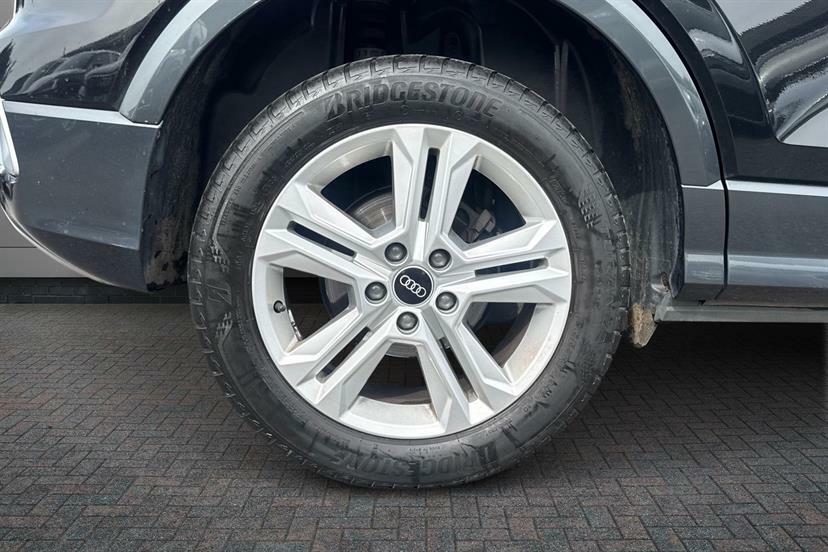 Audi Q2 35 Tfsi Sport S Tronic Black #4