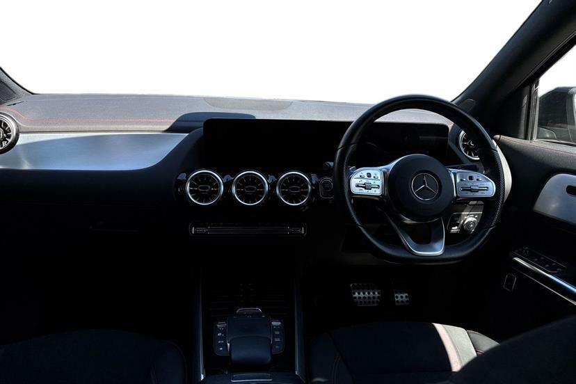Mercedes-Benz EQA 300 4Matic 168Kw Amg Line 66.5Kwh Black #6