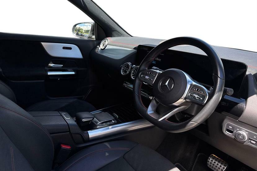 Mercedes-Benz EQA 300 4Matic 168Kw Amg Line 66.5Kwh Black #5