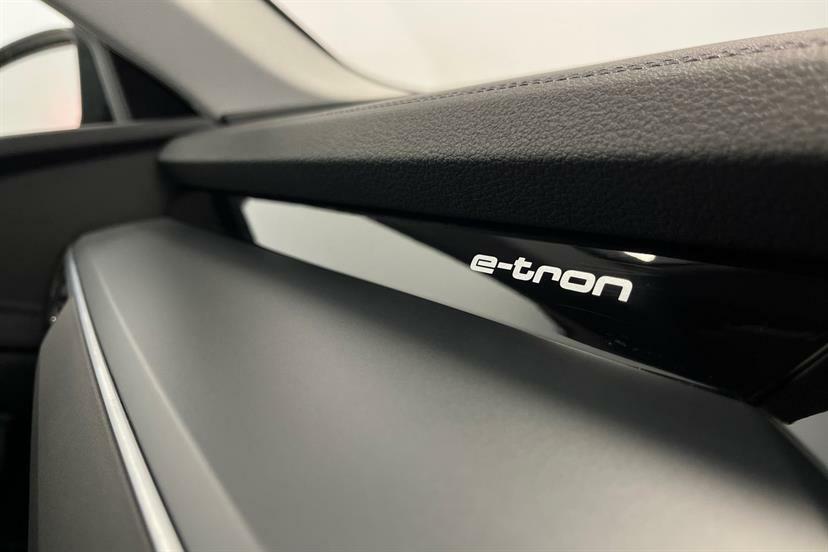 Audi E-tron 300Kw 55 Quattro 95Kwh S Line Blue #16