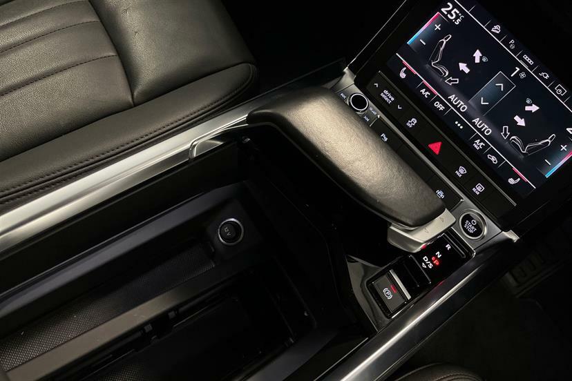 Audi E-tron 300Kw 55 Quattro 95Kwh S Line Blue #19