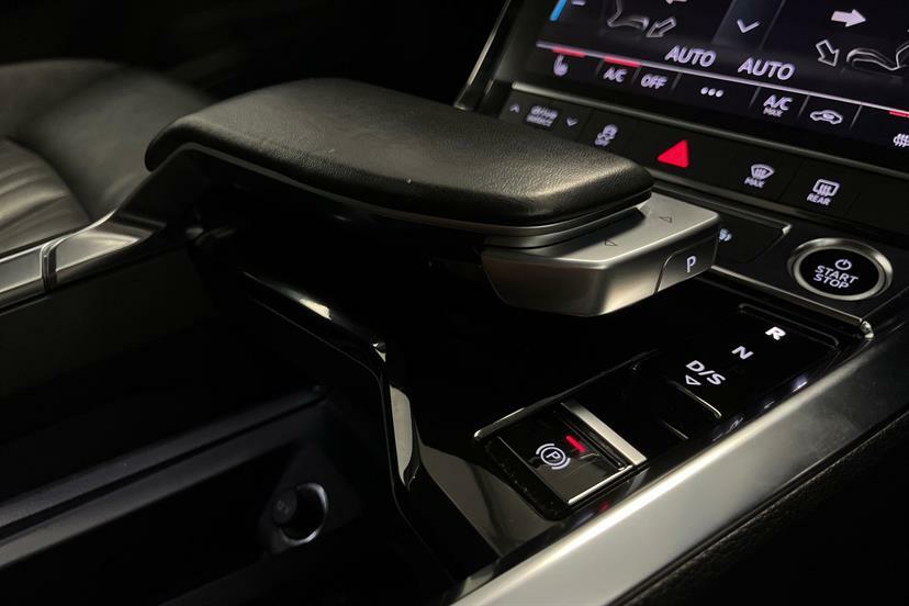 Audi E-tron 300Kw 55 Quattro 95Kwh S Line Blue #17