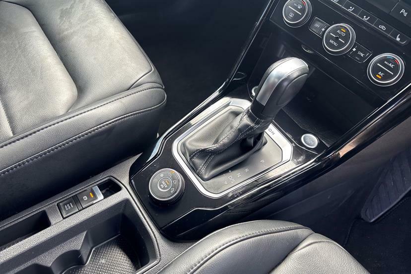 Volkswagen T-Roc Se White #8