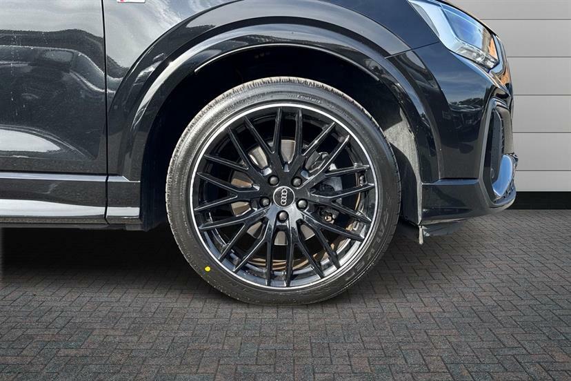 Audi Q2 35 Tfsi Black Edition S Tronic Black #4