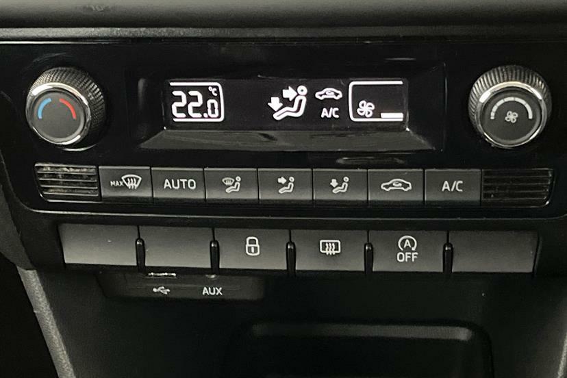 Skoda Rapid Spaceback 2016 1.6 Tdi S Hatchback Euro 6 Red #34