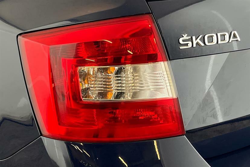 Skoda Rapid Spaceback 1.2 Tsi 90 Se Tech 2016 Black #19