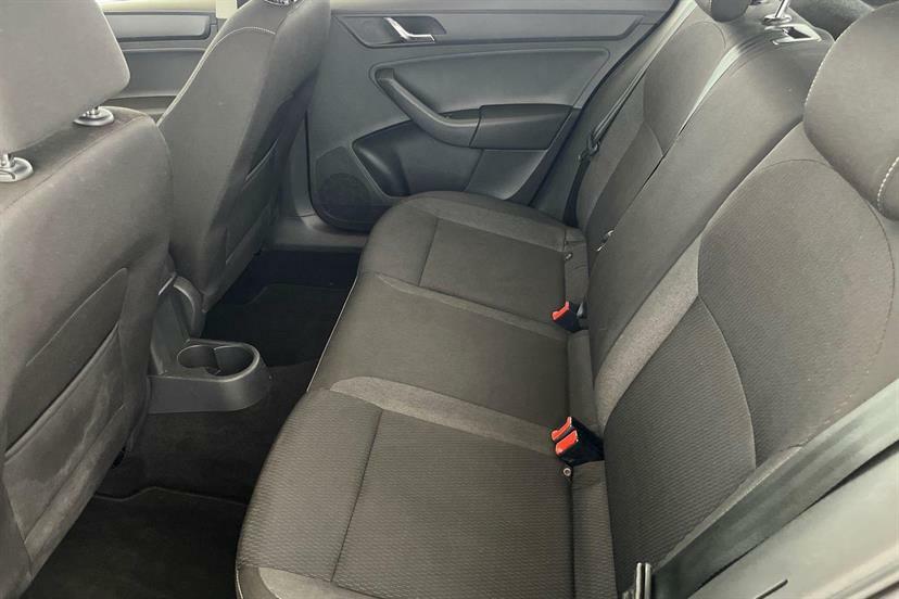 Skoda Rapid Spaceback 2016 1.6 Tdi S Hatchback Euro 6 Red #8