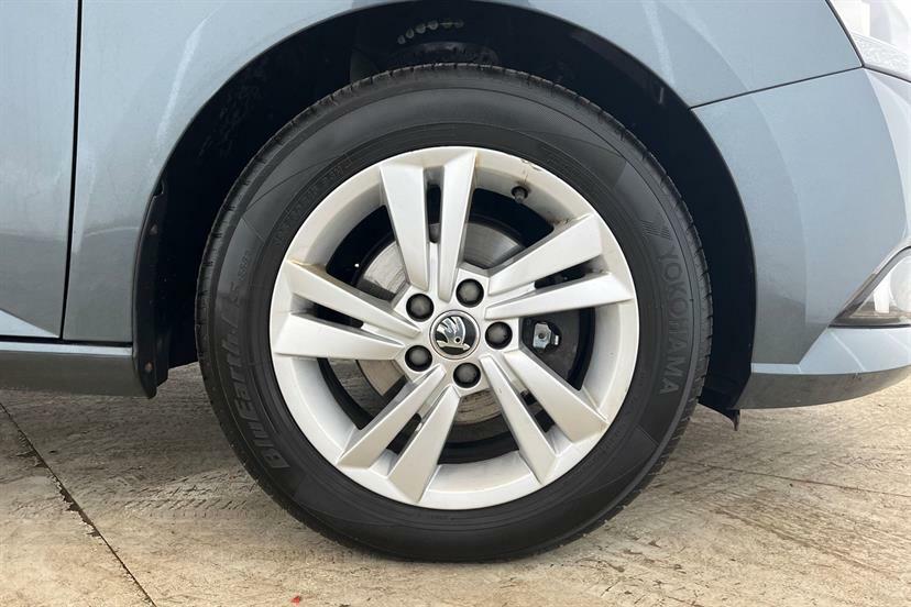 Skoda Fabia Hatchback Colour Edition 1.0 Mpi 60Ps White #9