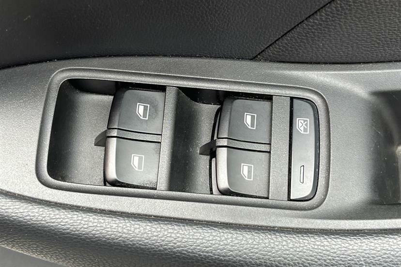 MG ZS 105Kw Exclusive Ev 45Kwh Red #12