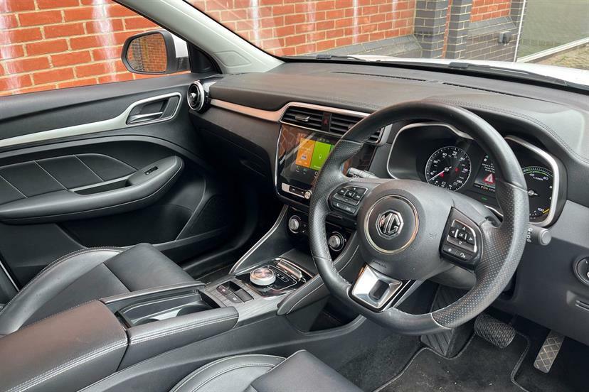 MG ZS 105Kw Exclusive Ev 45Kwh Red #26