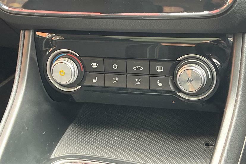 MG ZS 105Kw Exclusive Ev 45Kwh Red #20