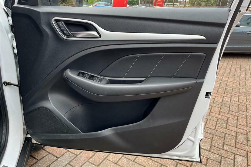 MG ZS 105Kw Exclusive Ev 45Kwh Red #10