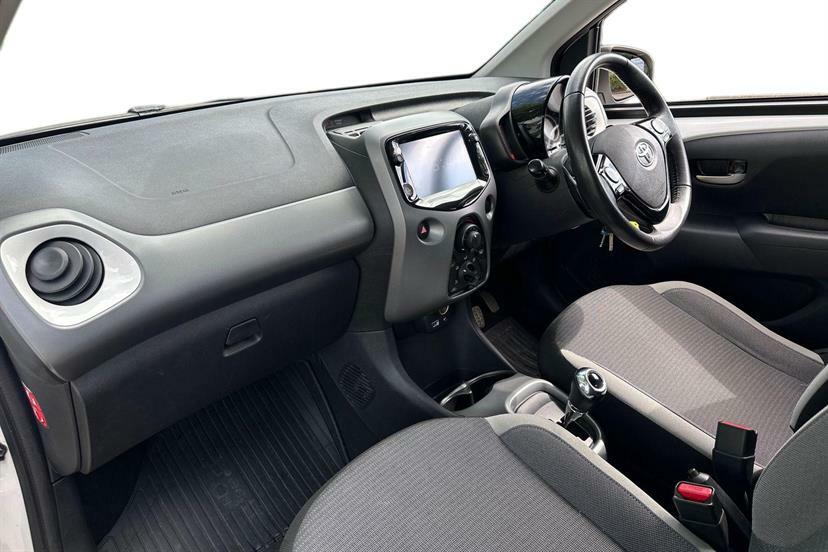 Toyota Aygo 1.0 Vvt-i X-play Tss X-shift White #2