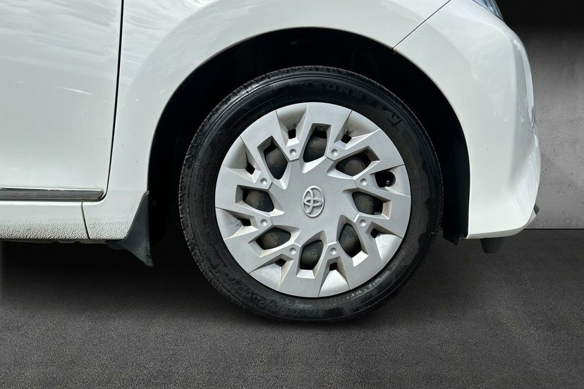 Toyota Aygo 1.0 Vvt-i X-play Hatchback X-shift Saf GK70FML White #5